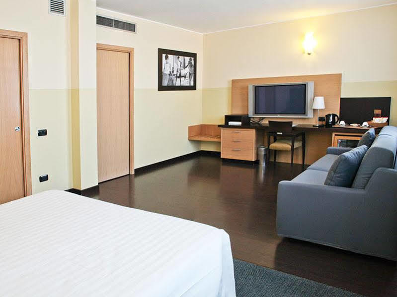 B&B Hotel Milano Cologno Studios Cologno Monzese Exterior foto